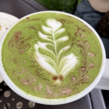 Urth Caffe - Coffee & Tea Near Me - Laguna Beach, California