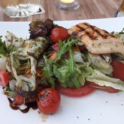 Da Badinelli - 1 Calamari und Lachs auf einem riesigen Salatbett