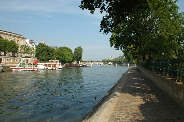 Square du Vert-Galant by null