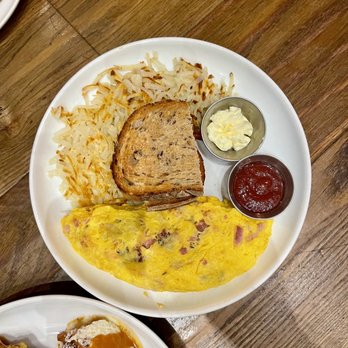 Cupitol Coffee & Eatery - Midwestern Omelette - Coffee & Tea Near Me - Evanston, Illinois Cupitol Coffee & Eatery - Midwestern Omelette - Coffee & Tea Near Me - Evanston, Illinois