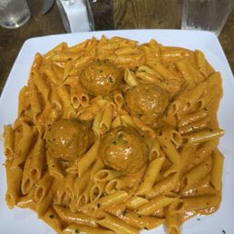Penne alla vodka with Meatballs Penne alla vodka with Meatballs