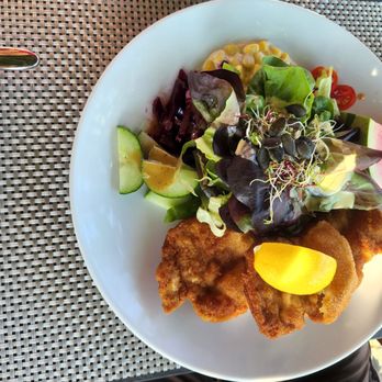Restaurant Rosengarten - Paniertes Schweinsschnitzel, Pommes Frites auch als Fitnessteller möglich - Hotels & Travel Near Me - Cham, ZG Restaurant Rosengarten - Paniertes Schweinsschnitzel, Pommes Frites auch als Fitnessteller möglich - Hotels & Travel Near Me - Cham, ZG