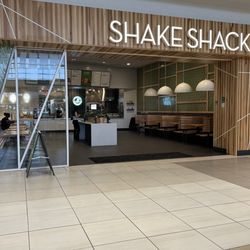 Shake Shack The Fashion Mall at Keystone - Entrance