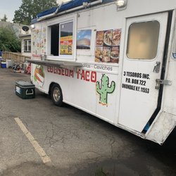 Coliseum Tacos - Outside