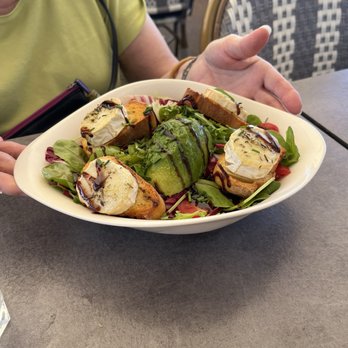 Paulette - Goat Cheese Salad - Tapas Bars Near Me - Marseille, 13 Paulette - Goat Cheese Salad - Tapas Bars Near Me - Marseille, 13