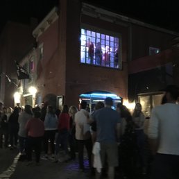 Was attracted by the glittering neon lights from the second floor. Saturday night line, not bad.