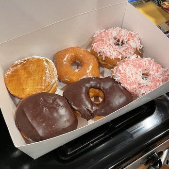 Carlson's Donuts - a box of doughnuts - Donuts Near Me - Severn, Maryland Carlson's Donuts - a box of doughnuts - Donuts Near Me - Severn, Maryland