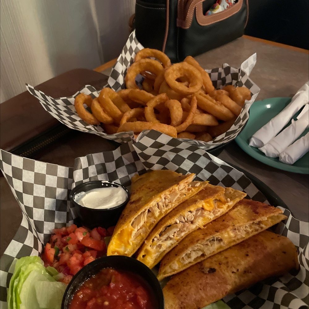 Social spots from Chicago Street Pub Grill & Banquets