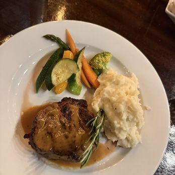 Entrevinos - Filet steak 10oz with mashed potatoes - Wine Bars Near Me - Carolina, Puerto Rico Entrevinos - Filet steak 10oz with mashed potatoes - Wine Bars Near Me - Carolina, Puerto Rico