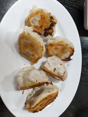 Jiayuan Dumpling House by null