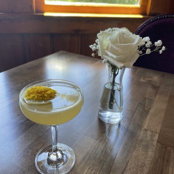 Tamarack Lodge & Resort - Bee'sKnees cocktail - Hotels Near Me - Mammoth Lakes, California Tamarack Lodge & Resort - Bee'sKnees cocktail - Hotels Near Me - Mammoth Lakes, California