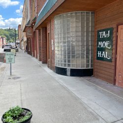 Little Moes - Front of Restaurant