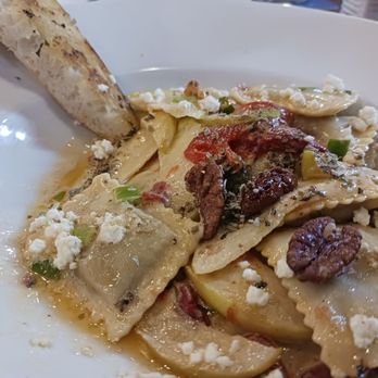 Annie’s Barrel - Butternut squash ravioli - Bars Near Me - Niagara Falls, Ontario Annie’s Barrel - Butternut squash ravioli - Bars Near Me - Niagara Falls, Ontario