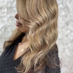 Salon in the Heights - Erica, please make me a blonde