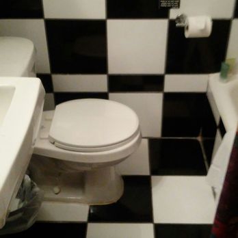 Hotel Ranola - Bathroom of king room - Hotels Near Me - Sarasota, Florida Hotel Ranola - Bathroom of king room - Hotels Near Me - Sarasota, Florida