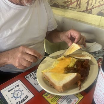 Peggy Sue's Place - Western Omelette, toast and crispy bacon - Breakfast & Brunch Near Me - Heber Springs, Arkansas Peggy Sue's Place - Western Omelette, toast and crispy bacon - Breakfast & Brunch Near Me - Heber Springs, Arkansas