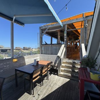 Mulligan's Grille in Historic Cottage Row - Outdoor patio - Seafood Near Me - Nags Head, North Carolina