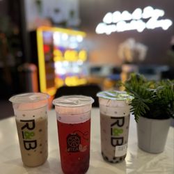 R&B Tea - Corona - Milk Tea, Really yummy & refreshing Mango Dragon Fruit Green Tea & Taro Milk tea. no ice 3.09.25