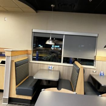 Culver's - a view of the inside of a restaurant - Burgers Near Me - Indianapolis, Indiana