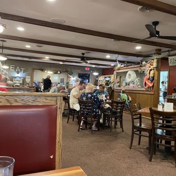 Henry's Restaurant - Inside / Interior of restaurant. Just this one big dining area. Not much to it really - but cozy, homey, neat and clean - American Near Me - Kill Devil Hills, North Carolina