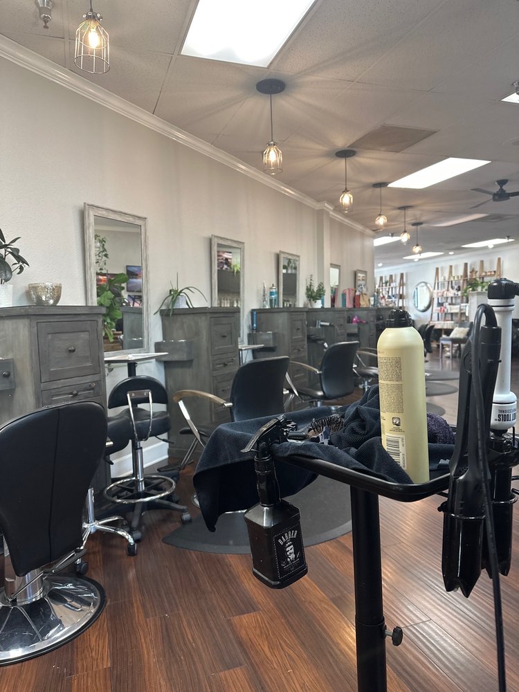 Southern Roots Hair Studio Logo
