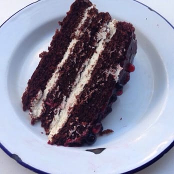 Brunch & Cake - Chocolate cake with raspberry topping and cream cheese - Breakfast & Brunch Near Me - Barcelona, B