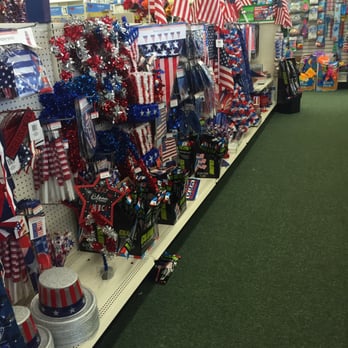 Dollar Tree - Memorial Day and perhaps 4th of July merchandise at a nice and neat Dollar Tree store. - Discount Store Near Me - Ballwin, Missouri