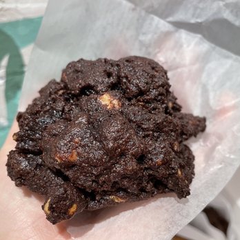 Levain Bakery - Dark Chocolate Peanut Butter Chip Cookie - Bakeries Near Me - New York, New York Levain Bakery - Dark Chocolate Peanut Butter Chip Cookie - Bakeries Near Me - New York, New York