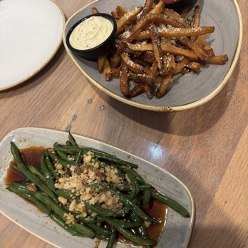 Moku Kitchen - Green beans and truffle fries - Cocktail Bars Near Me - Honolulu, Hawaii Moku Kitchen - Green beans and truffle fries - Cocktail Bars Near Me - Honolulu, Hawaii