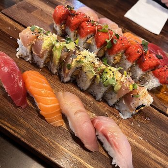 Sushi Zoa - Sushi B combo comes with 4 pieces of sushi and a roll of choice. - Sushi Bars Near Me - Hutto, Texas Sushi Zoa - Sushi B combo comes with 4 pieces of sushi and a roll of choice. - Sushi Bars Near Me - Hutto, Texas