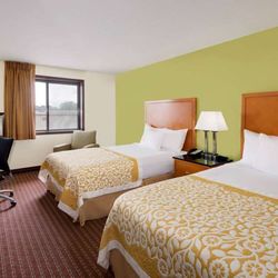 Days Inn by Wyndham Fort Dodge - Guest room