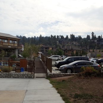 Holiday Inn The Lodge at Big Bear Lake - Outdoor area - Big Bear, CA