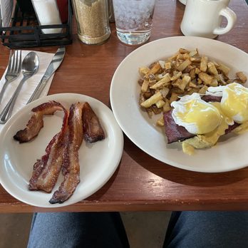 Counter Cafe East - Counter Benedict, side of bacon - Breakfast & Brunch Near Me - Austin, Texas