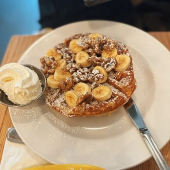 Yolks - Belgian waffles with banana and walnuts - Coffee & Tea Near Me - Vancouver, British Columbia Yolks - Belgian waffles with banana and walnuts - Coffee & Tea Near Me - Vancouver, British Columbia