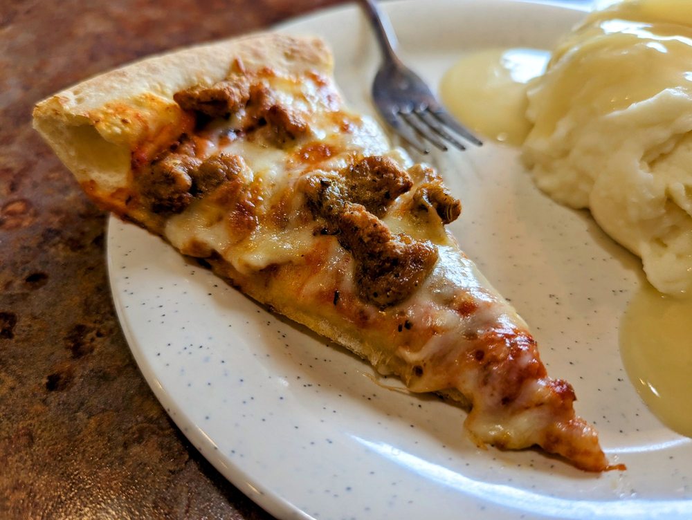 Pizza Ranch Logo