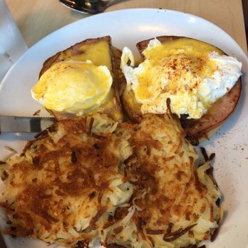 Two Chicks - Eggs Benedict with hashbrowns - Breakfast & Brunch Near Me - Reno, Nevada Two Chicks - Eggs Benedict with hashbrowns - Breakfast & Brunch Near Me - Reno, Nevada