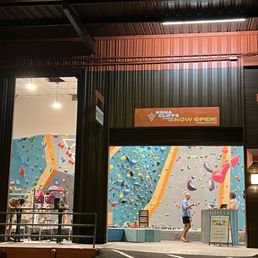 Entrance of Kona Cliffs
