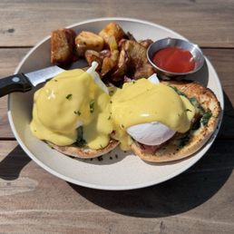 Eggs Benedict