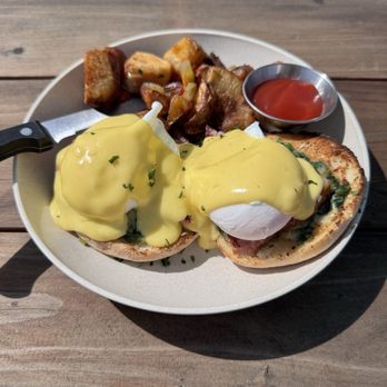 Frenchie's on 4th - Eggs Benedict - Pancakes Near Me - Olympia, Washington