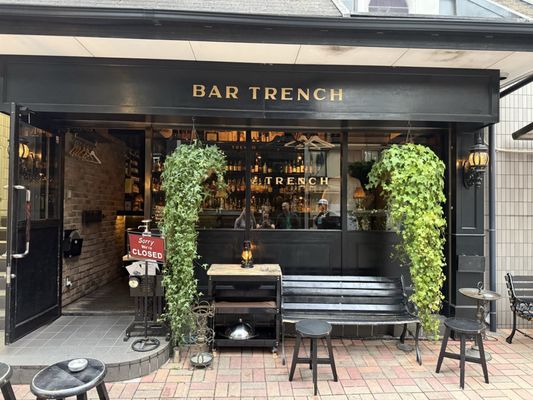 Bar TRENCH by null
