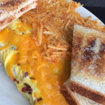 Maa's Diner - Bacon and cheddar omelet - Diners Near Me - Webster, New York
