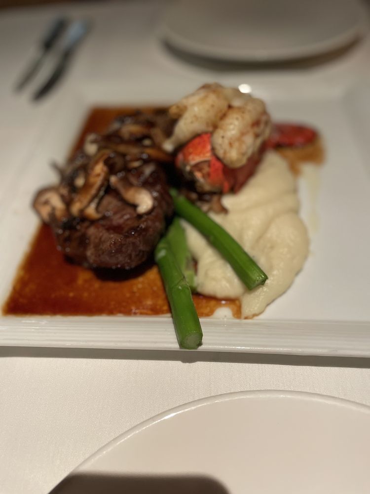Roy's Restaurant