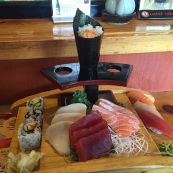 Gonoe Sushi - Sushi (3 nigiri, 3 maki) + Sashimi (9) + Hand Roll (Spicy Salmon) - Sushi Bars Near Me - Toronto, Ontario
