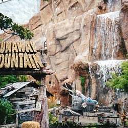 Runaway Mountain - Entrance and queue