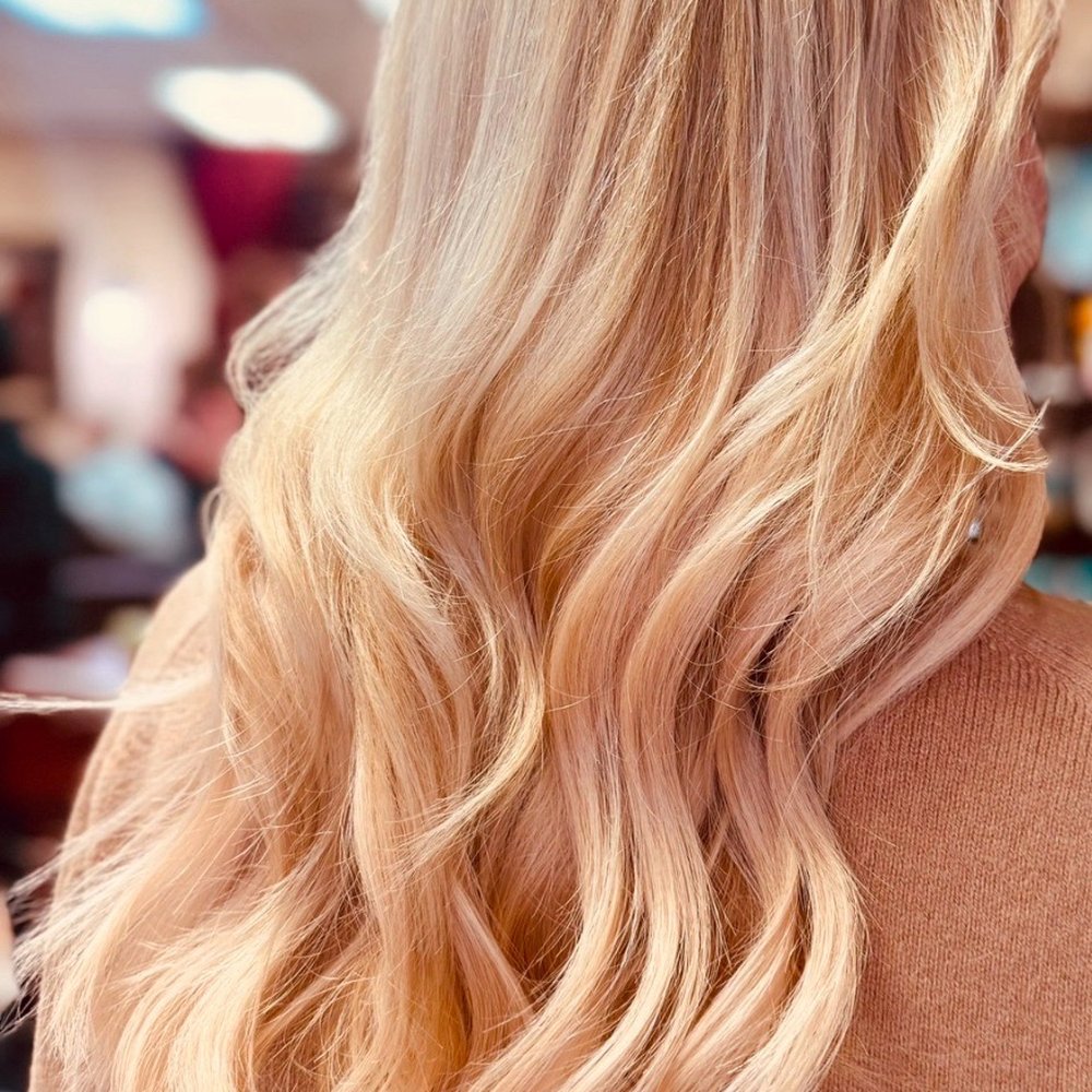 Estrelas da Broadway no Met Gala (Tom Francis, Kara Young, Alex Newell,  Sadie Sink, e mais!) : r/Broadway, image size:1000x1000