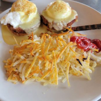Cape 7 Cafe - Crabcake Benedict with hash browns. - Hong Kong Style Cafe Near Me - Alameda, California
