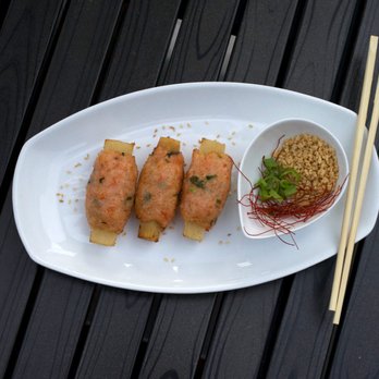 Chau Resto Bar - Chao Tom - Schmackhaft, saftiges Garnelenhackbällchen auf Zuckerrohr gegrillt - Asian Fusion Near Me - Haan, NW Chau Resto Bar - Chao Tom - Schmackhaft, saftiges Garnelenhackbällchen auf Zuckerrohr gegrillt - Asian Fusion Near Me - Haan, NW