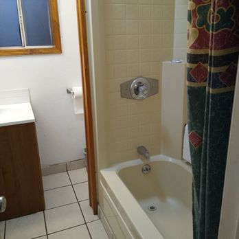 Payson Inn & Suites - Bathroom - Hotels Near Me - Payson, Arizona