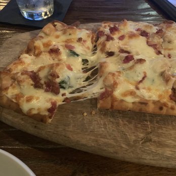 CJ Blacks - White Chicken Flatbread - Bars Near Me - Davie, Florida CJ Blacks - White Chicken Flatbread - Bars Near Me - Davie, Florida