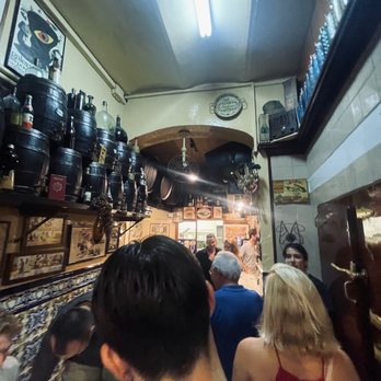 El Xampanyet - Tapas Bars Near Me - Barcelona, B El Xampanyet - Tapas Bars Near Me - Barcelona, B